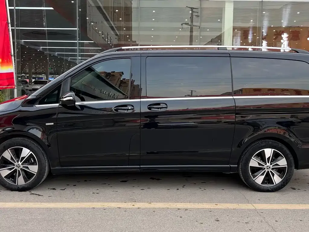 Mercedes-Benz V-Class 2024 из CN, фото 3