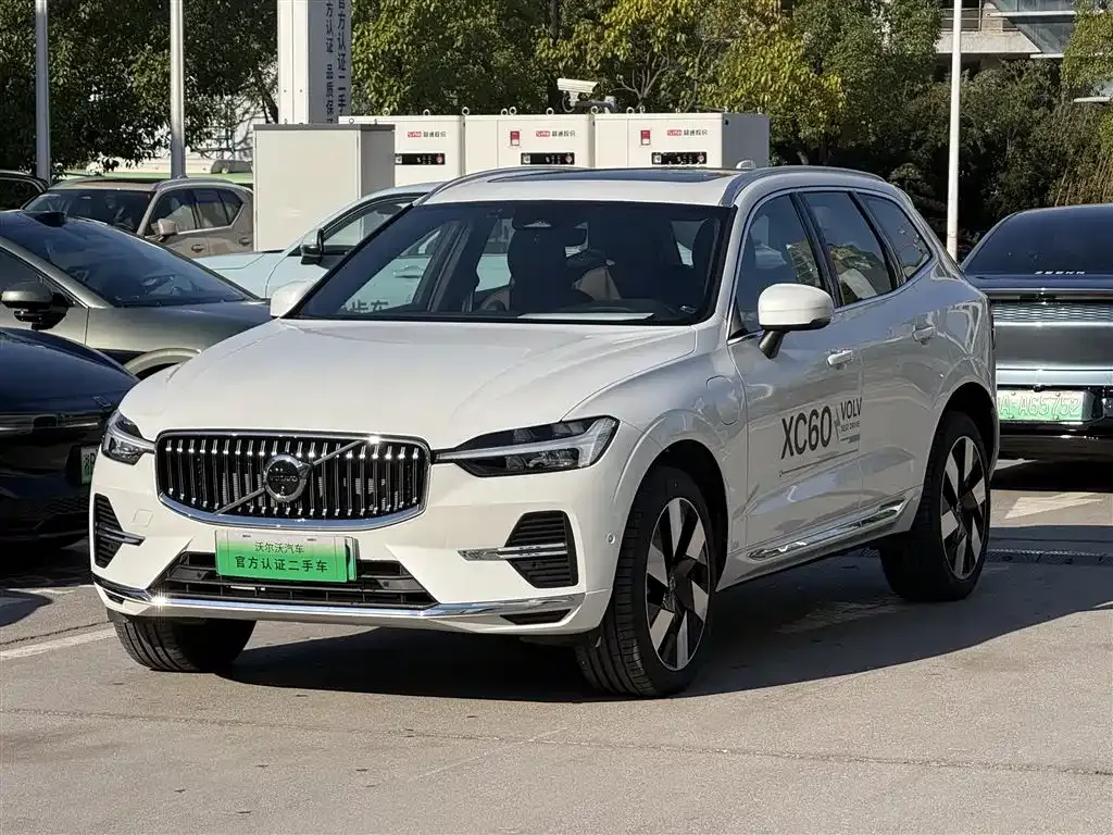 Volvo XC60 PHEV 2024 из CN, фото 1