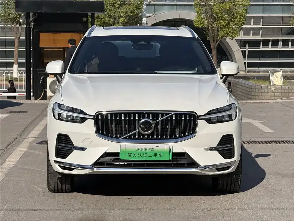 Volvo XC60 PHEV 2024 из CN, фото 2