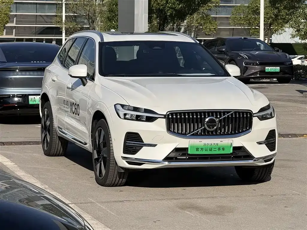 Volvo XC60 PHEV 2024 из CN, фото 3