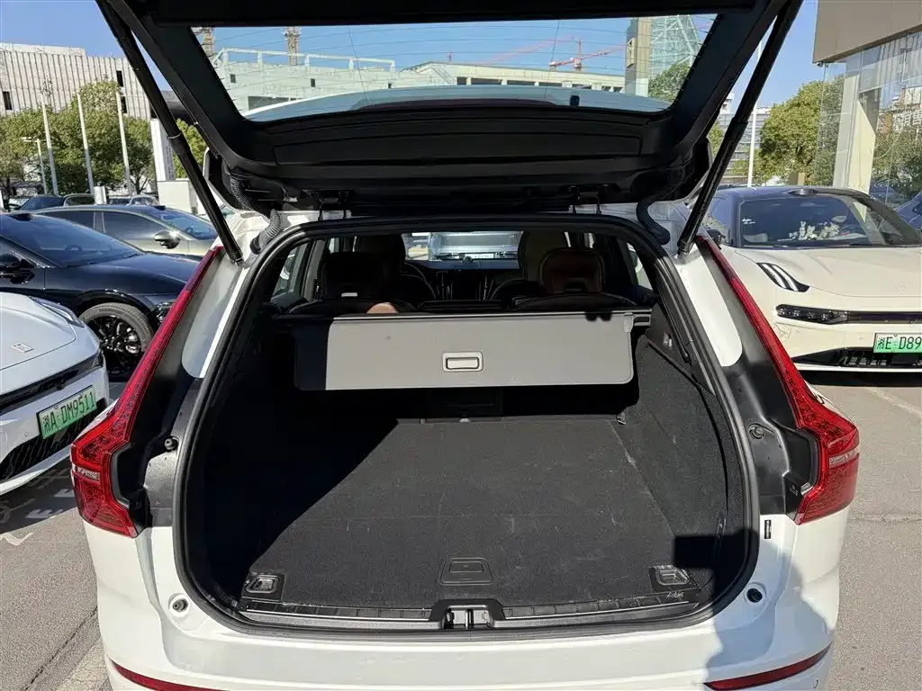 Volvo XC60 PHEV 2024 из CN, фото 9