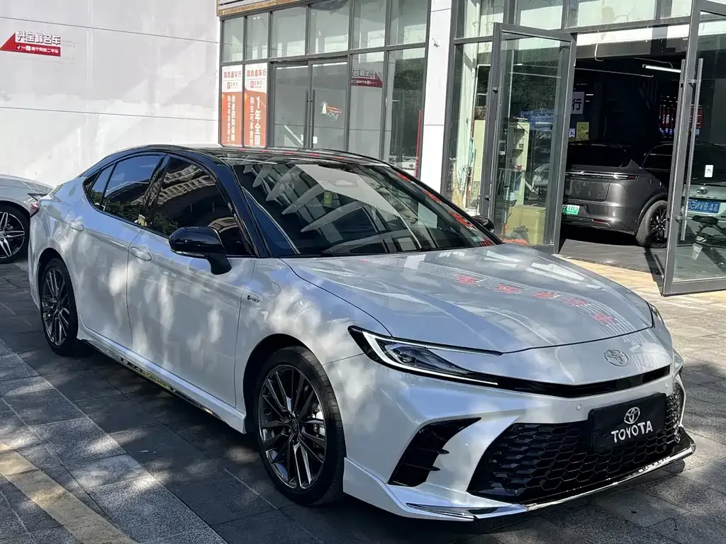 Toyota Camry 2024 из CN, фото 2
