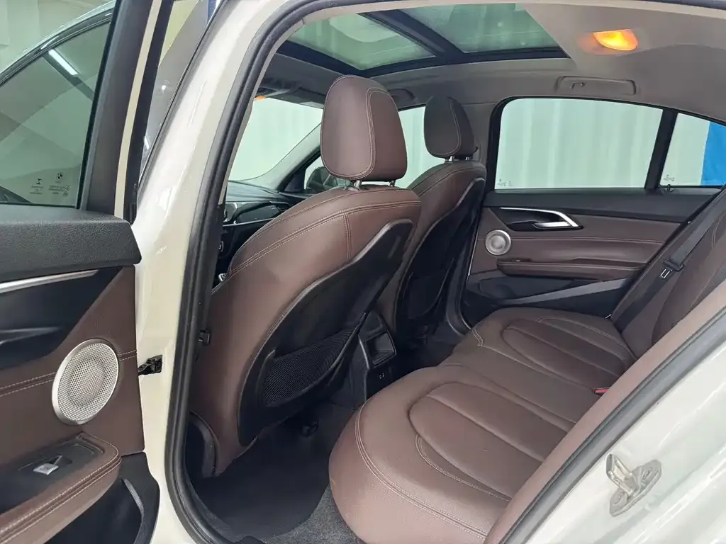 BMW 1 Series 2021 из CN, фото 8