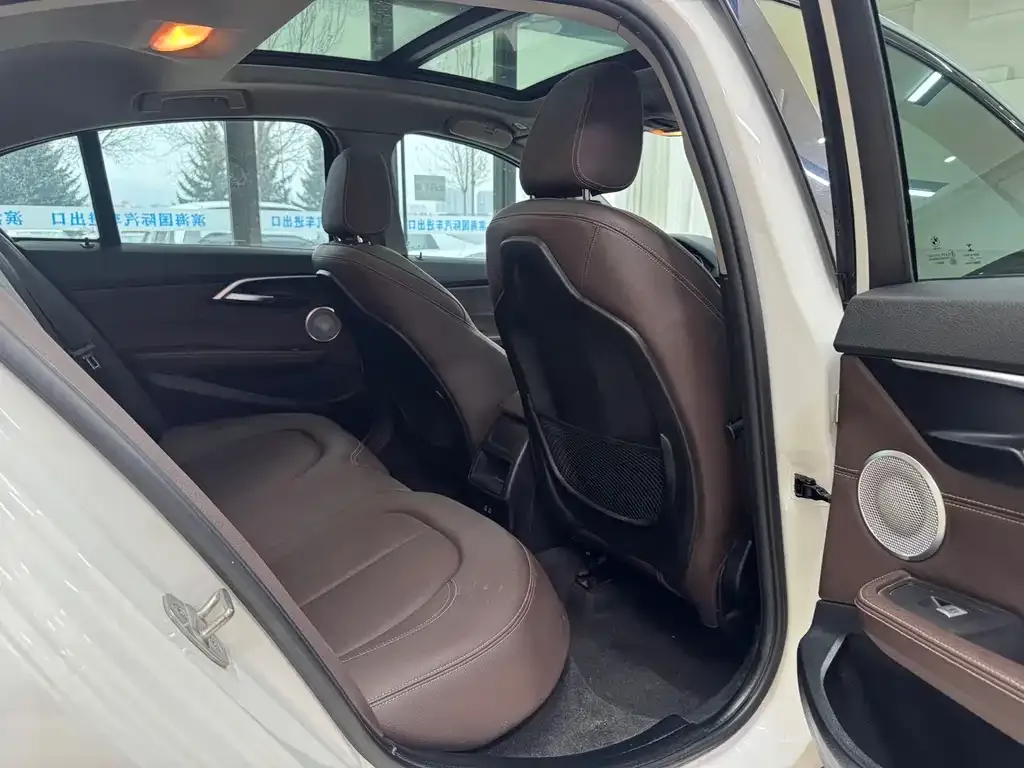 BMW 1 Series 2021 из CN, фото 9