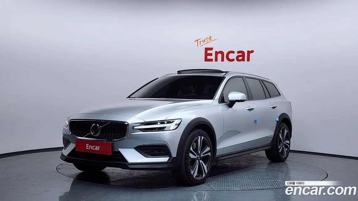 Volvo V60 — фото 1