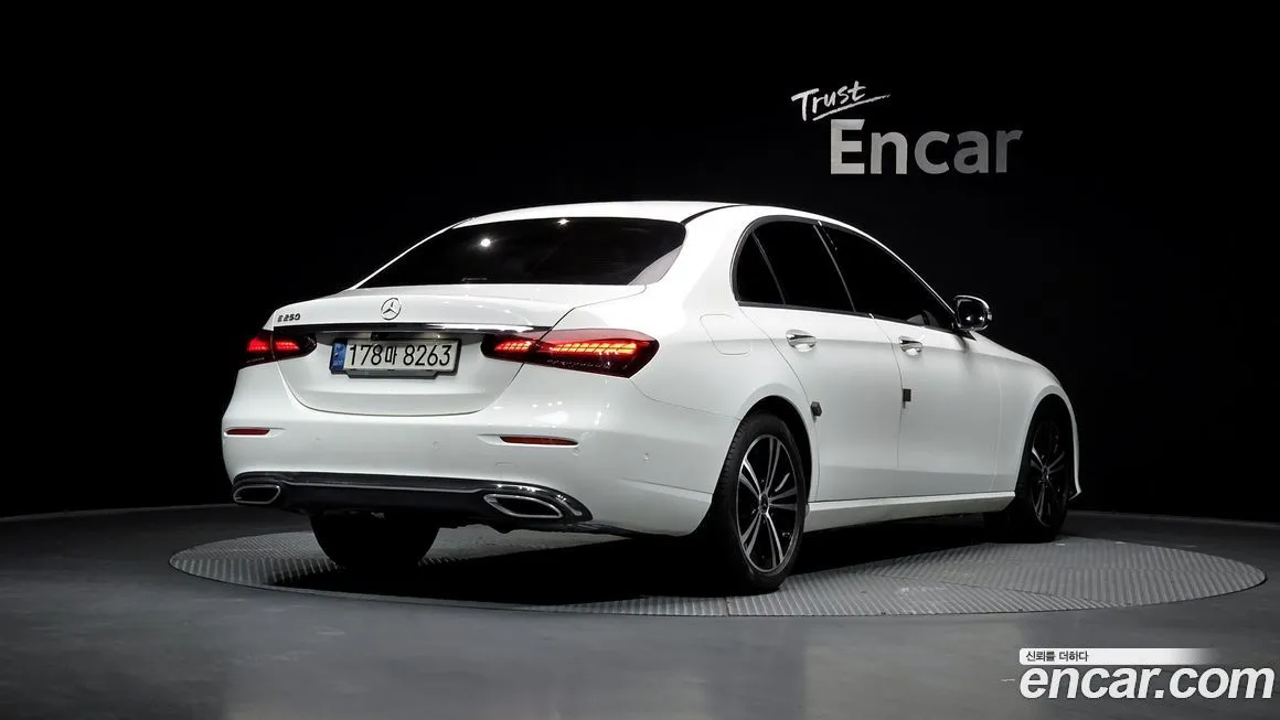 Mercedes-Benz E-Class — фото 2