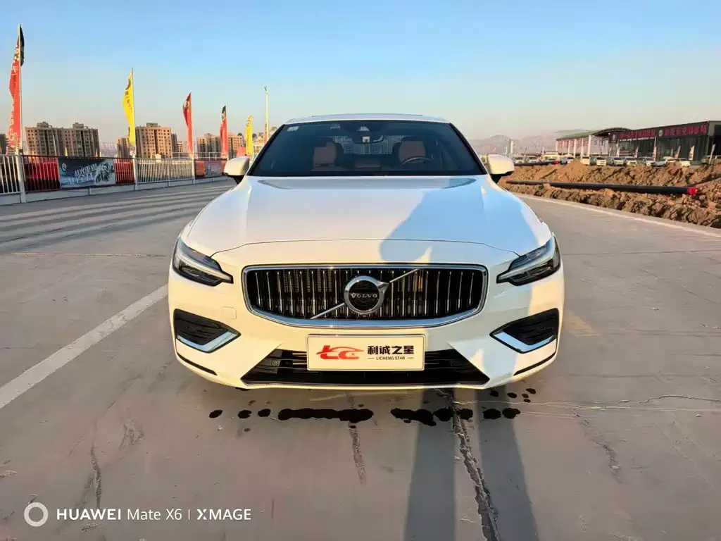 Volvo S60 2021 из CN, фото 1