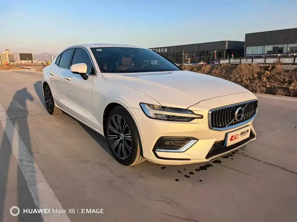 Volvo S60 2021 из CN, фото 2