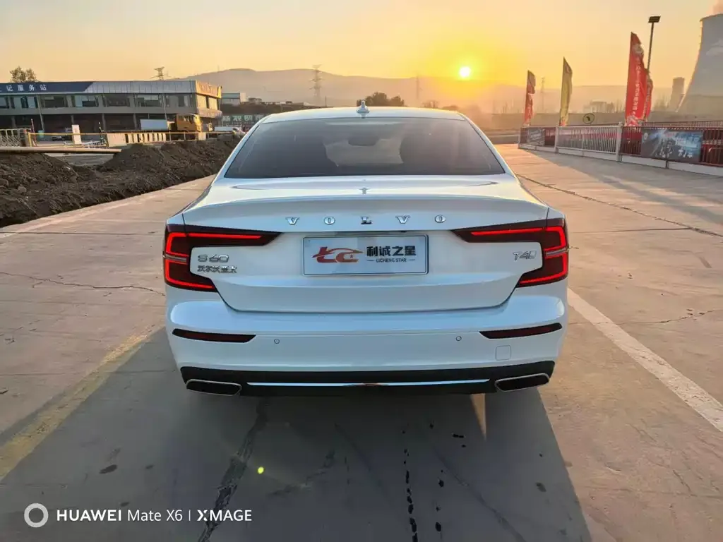 Volvo S60 2021 из CN, фото 4