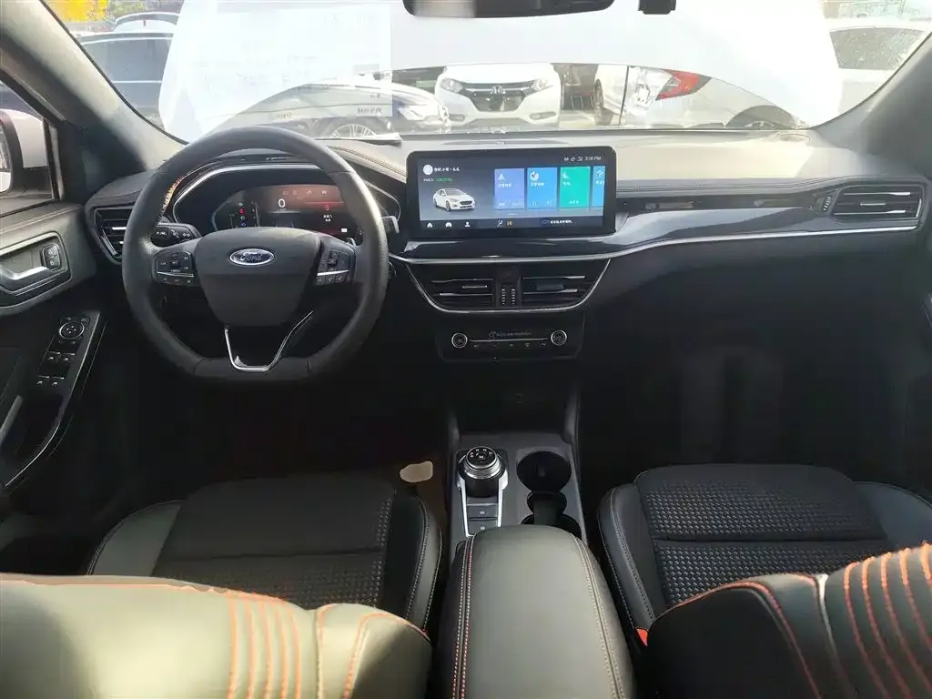 Ford Focus 2022 из CN, фото 10