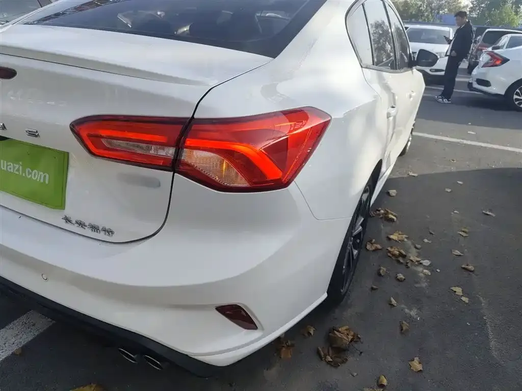 Ford Focus 2022 из CN, фото 8