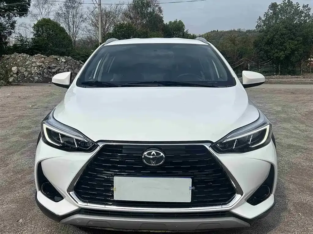 Toyota Yaris L — фото 2