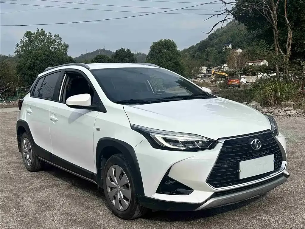 Toyota Yaris L — фото 3