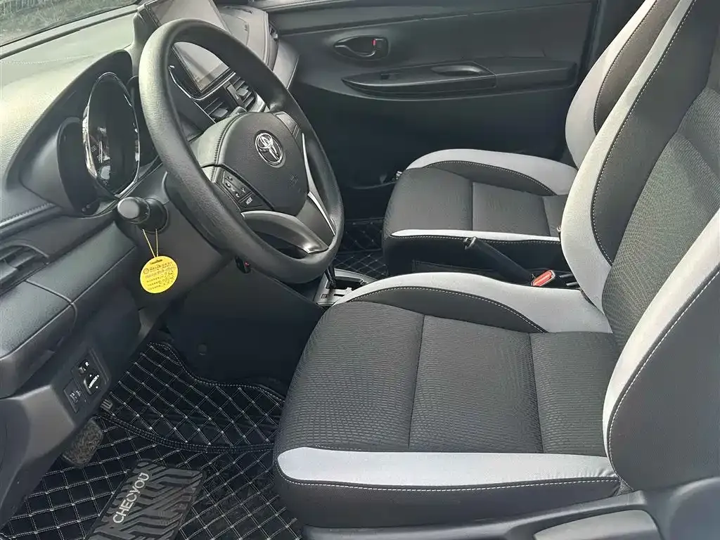 Toyota Yaris L — фото 4