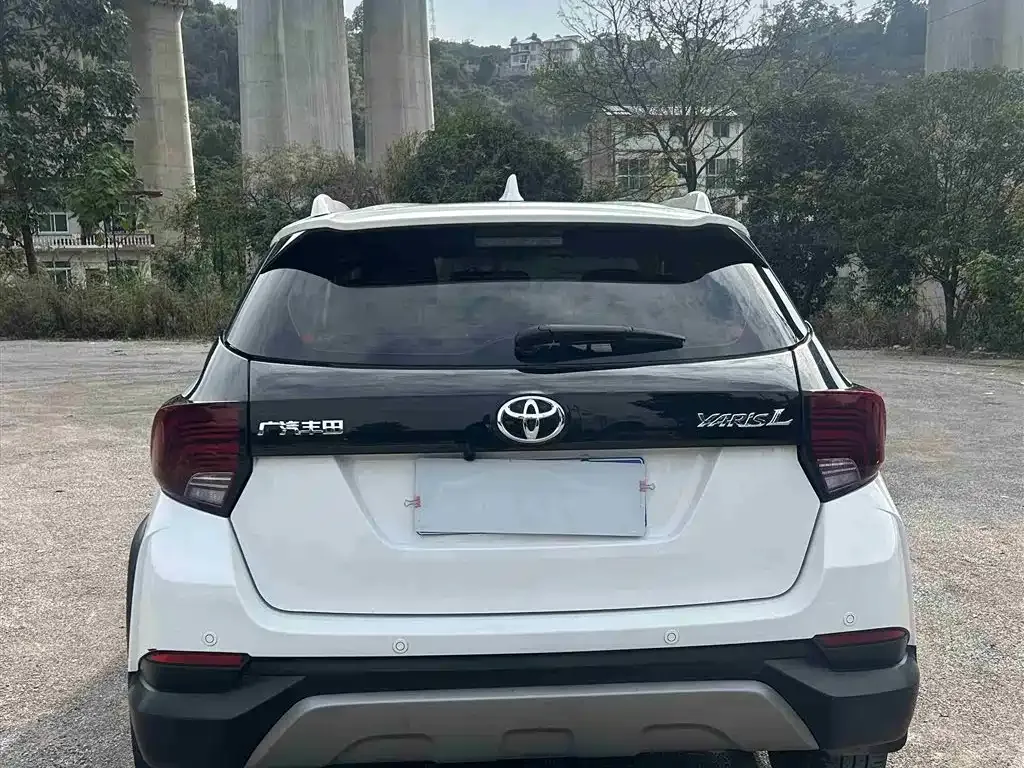 Toyota Yaris L — фото 9
