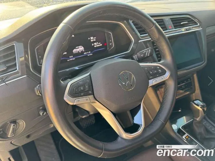 Volkswagen Tiguan — фото 8