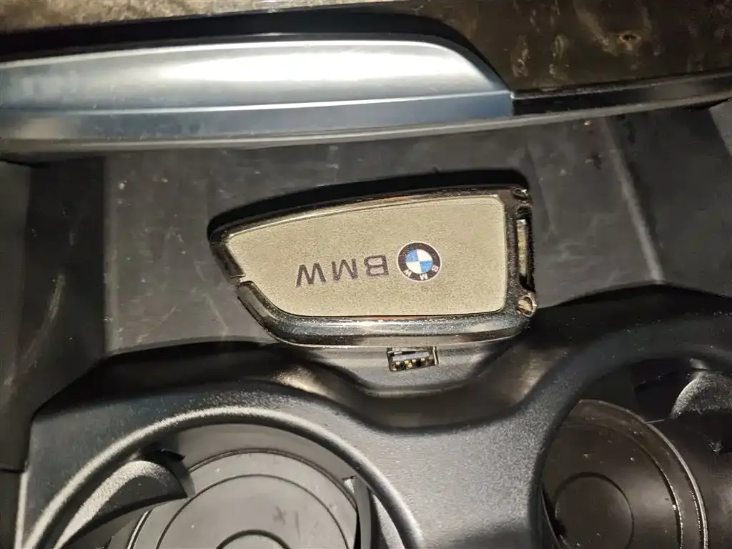 BMW 5 Series 2022 из CN, фото 9