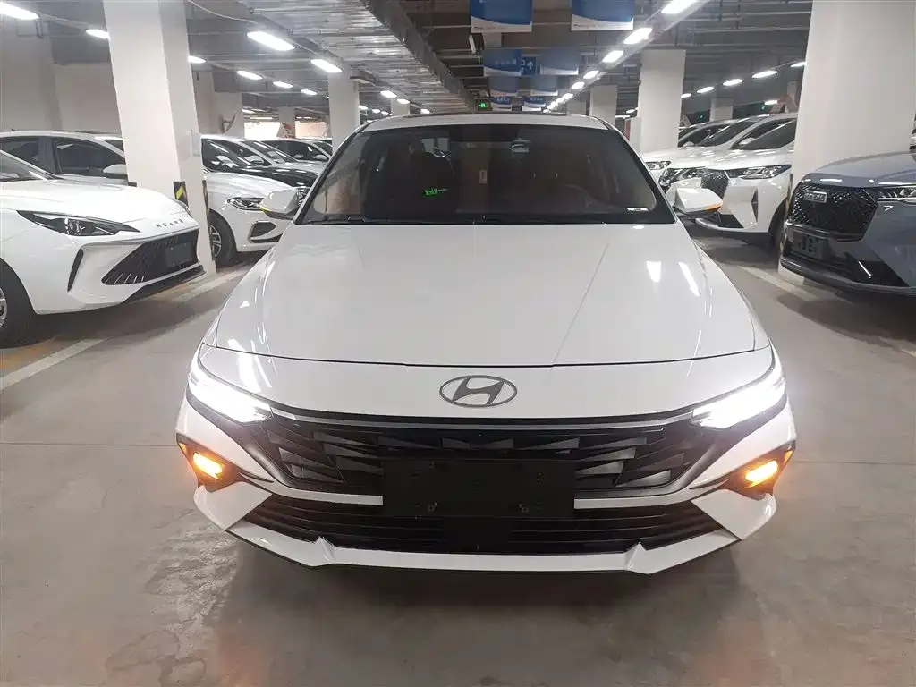 Hyundai Elantra — фото 3