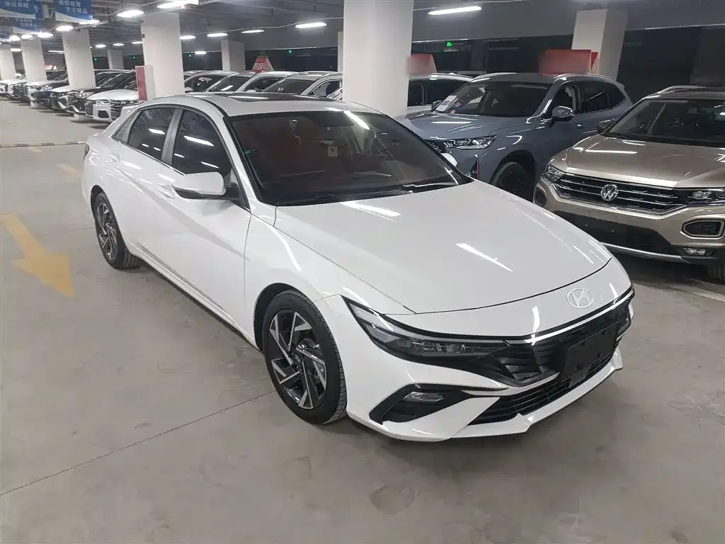 Hyundai Elantra — фото 4