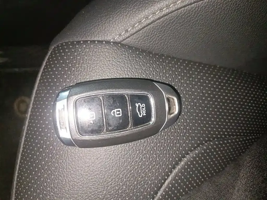 Hyundai Elantra — фото 9