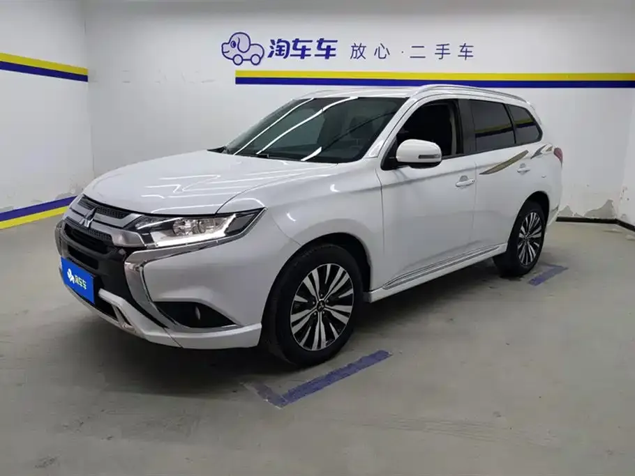 Mitsubishi Outlander 2023 из CN, фото 1