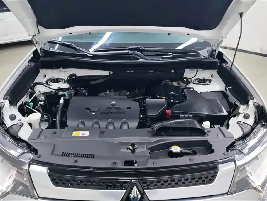 Mitsubishi Outlander 2023 из CN, фото 10