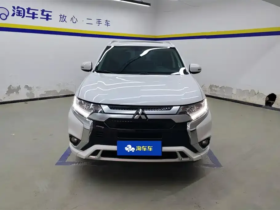 Mitsubishi Outlander 2023 из CN, фото 2