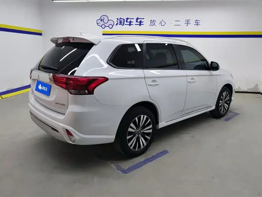 Mitsubishi Outlander 2023 из CN, фото 3