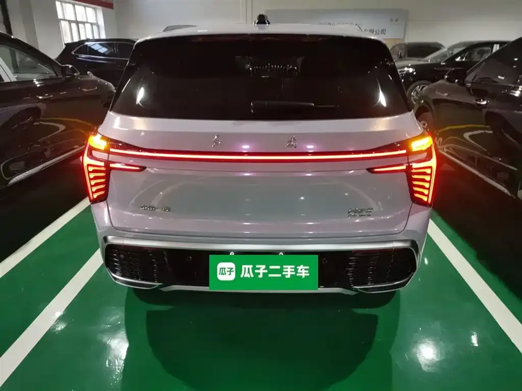 Hongqi HS3 PHEV — фото 6