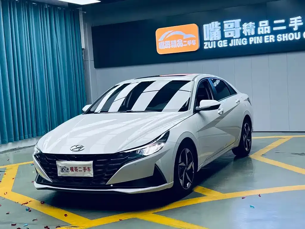 Hyundai Elantra — фото 1