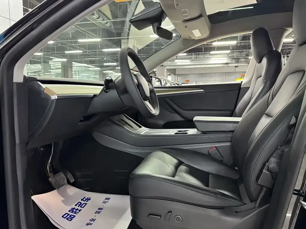 Tesla Model Y — фото 7