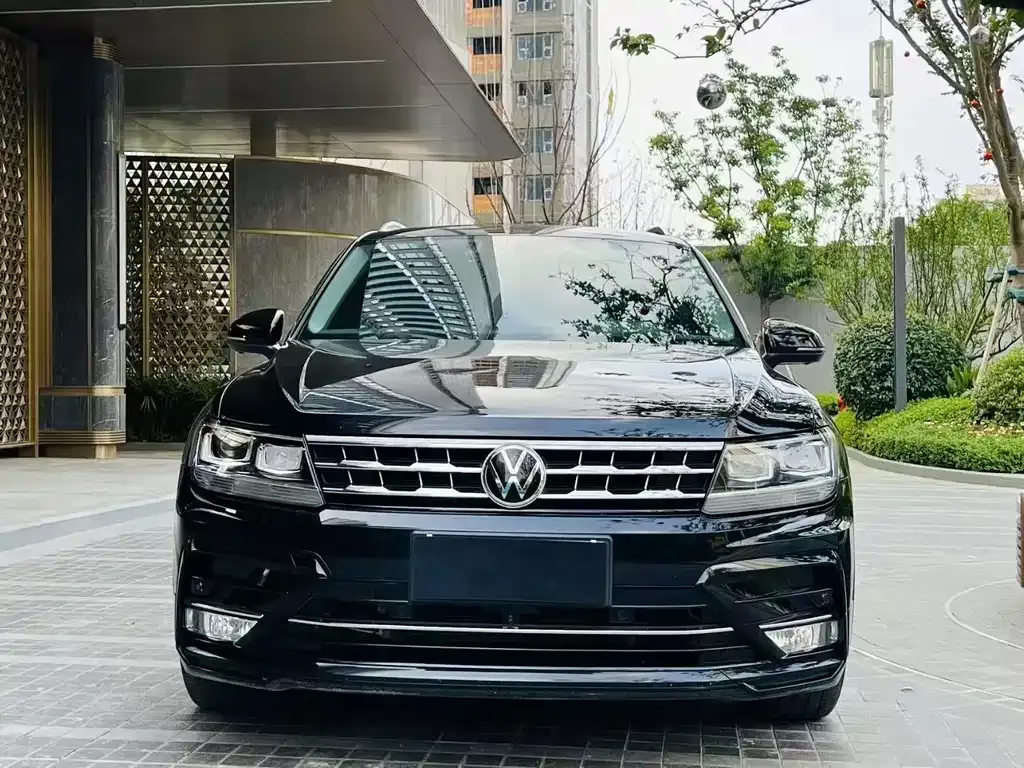 Volkswagen Tiguan L — фото 2