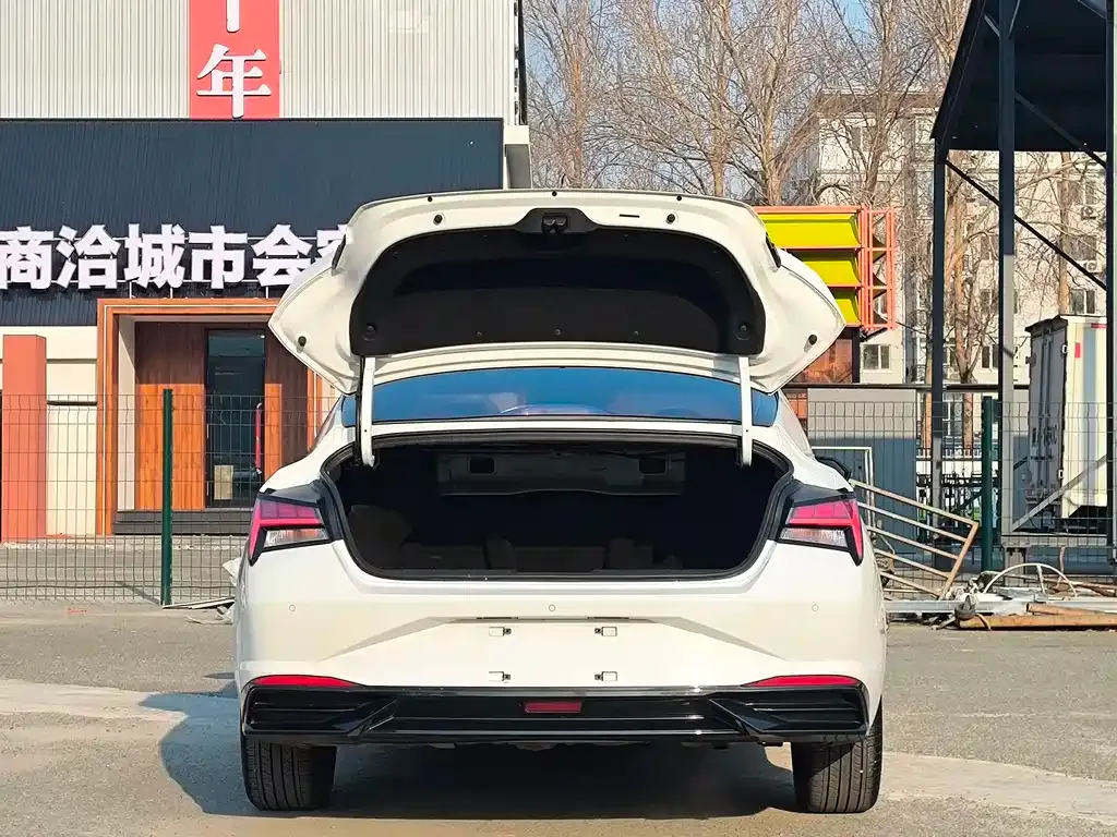 Hyundai Elantra 2022 из CN, фото 10