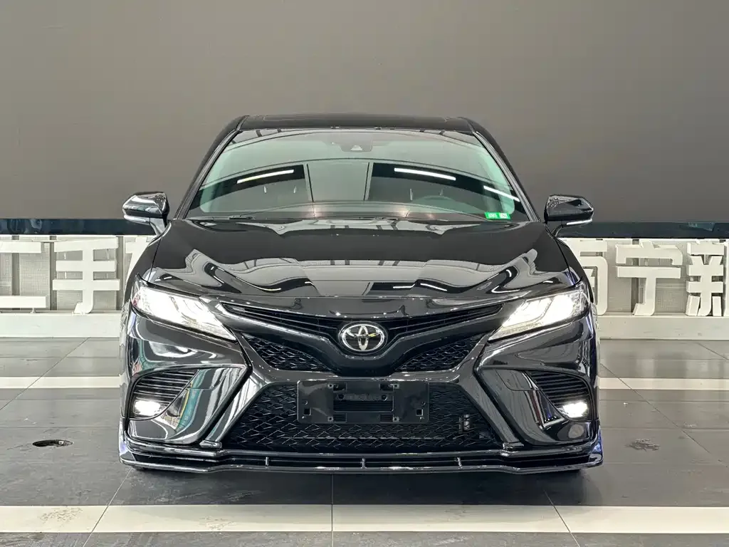 Toyota Camry 2021 из CN, фото 2