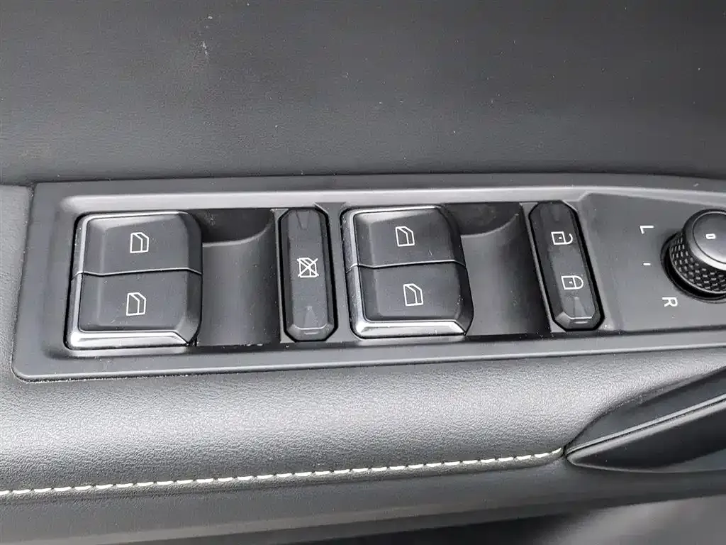 Lynk & Co 06 2023 из CN, фото 9