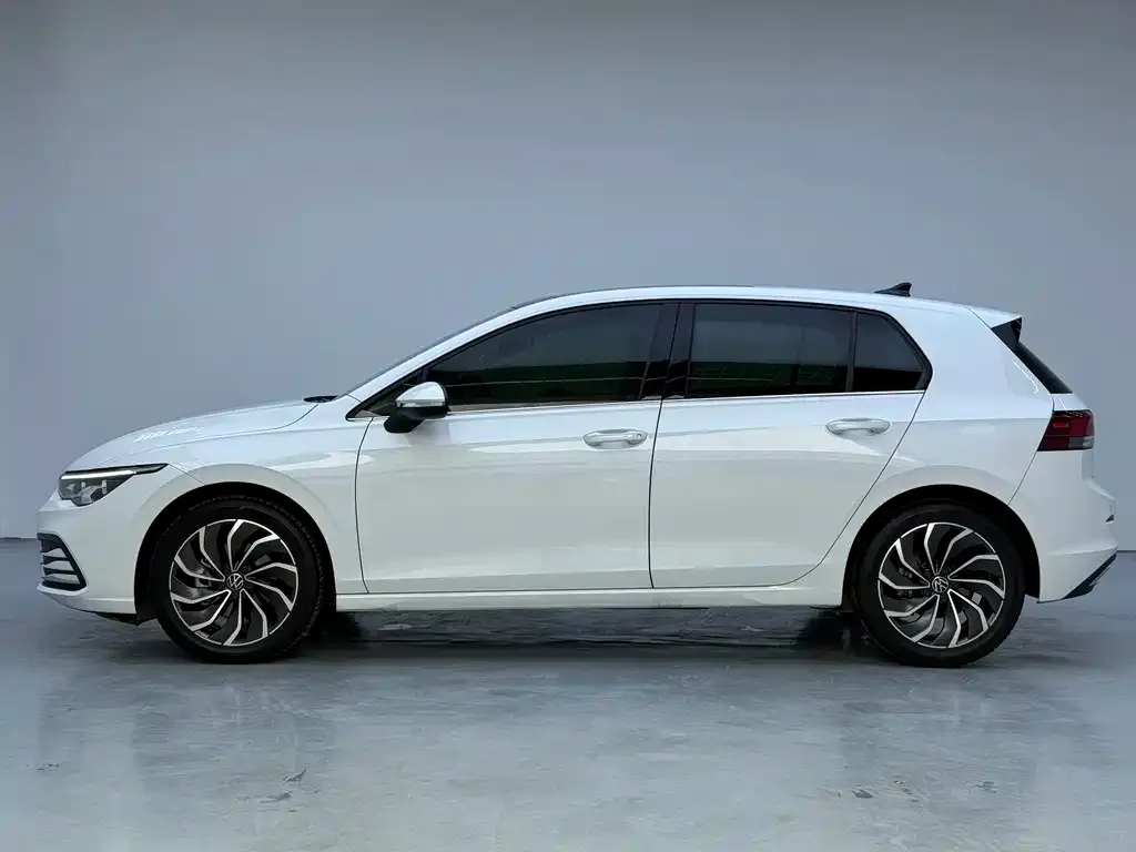 Volkswagen Golf 2023 из CN, фото 10