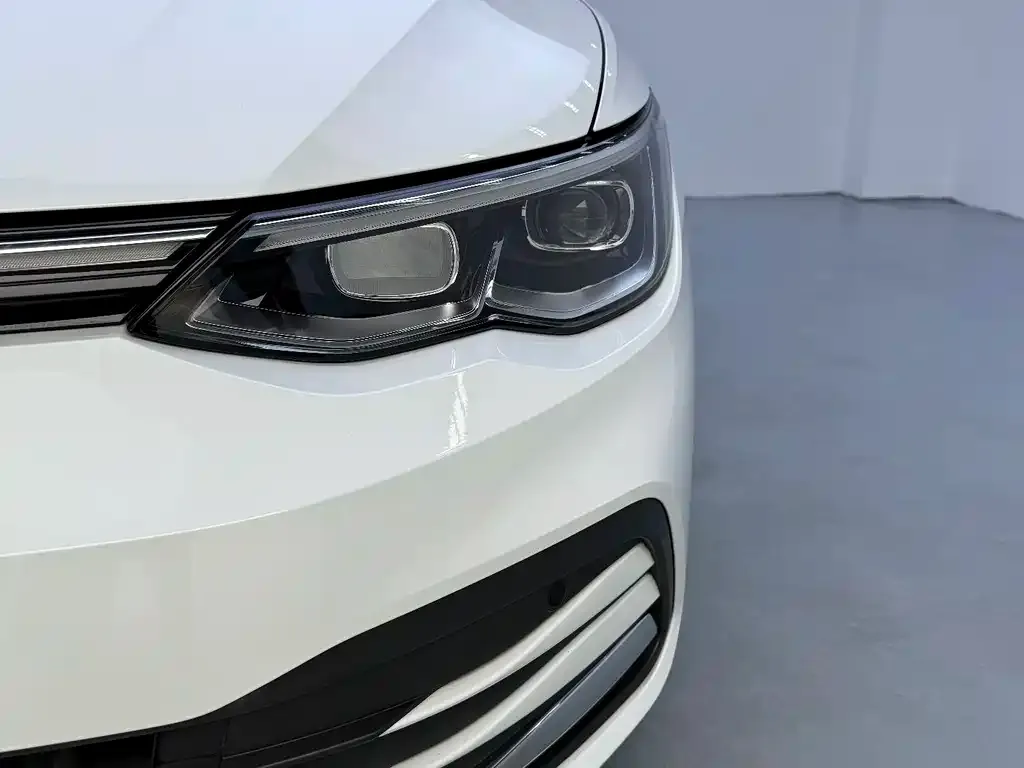 Volkswagen Golf 2023 из CN, фото 7