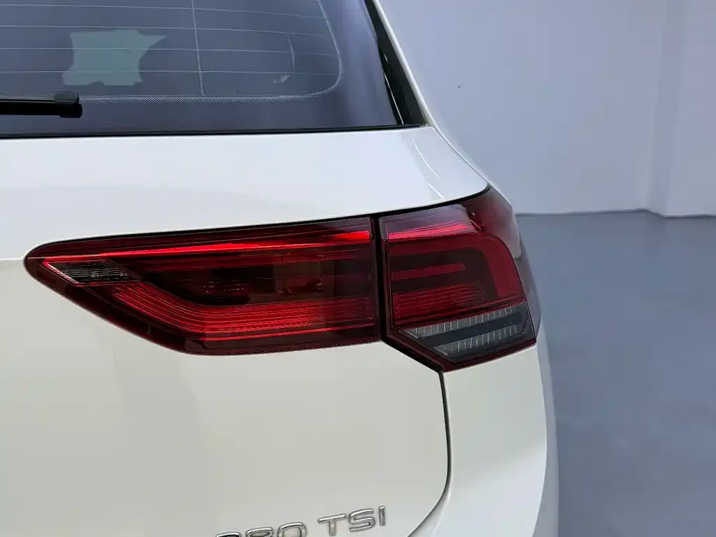 Volkswagen Golf 2023 из CN, фото 8