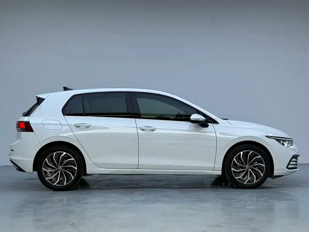 Volkswagen Golf 2023 из CN, фото 9