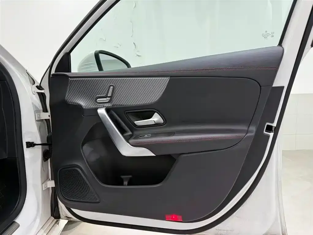 Mercedes-Benz A-Class 2023 из CN, фото 10