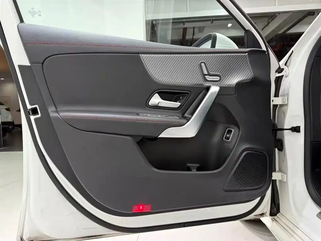 Mercedes-Benz A-Class 2023 из CN, фото 4