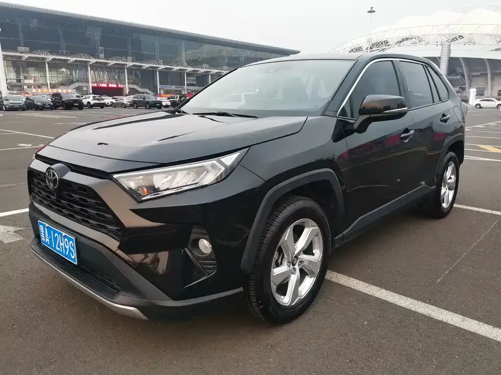 Toyota RAV4 2022 из CN, фото 1