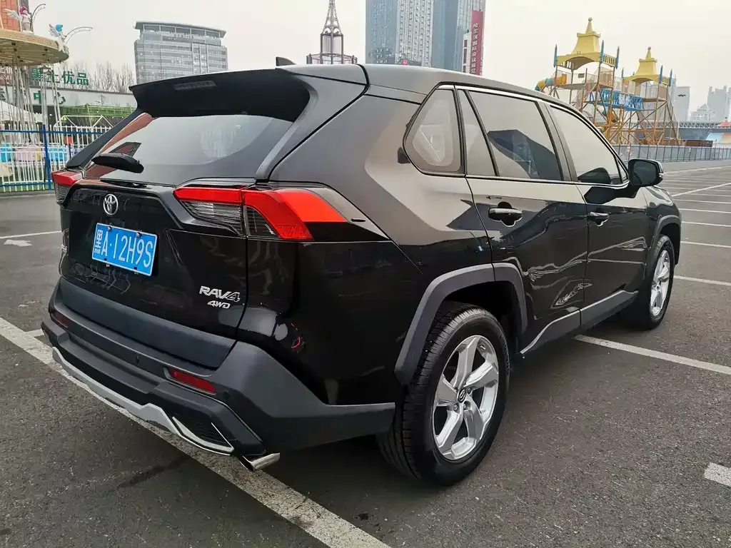 Toyota RAV4 2022 из CN, фото 2