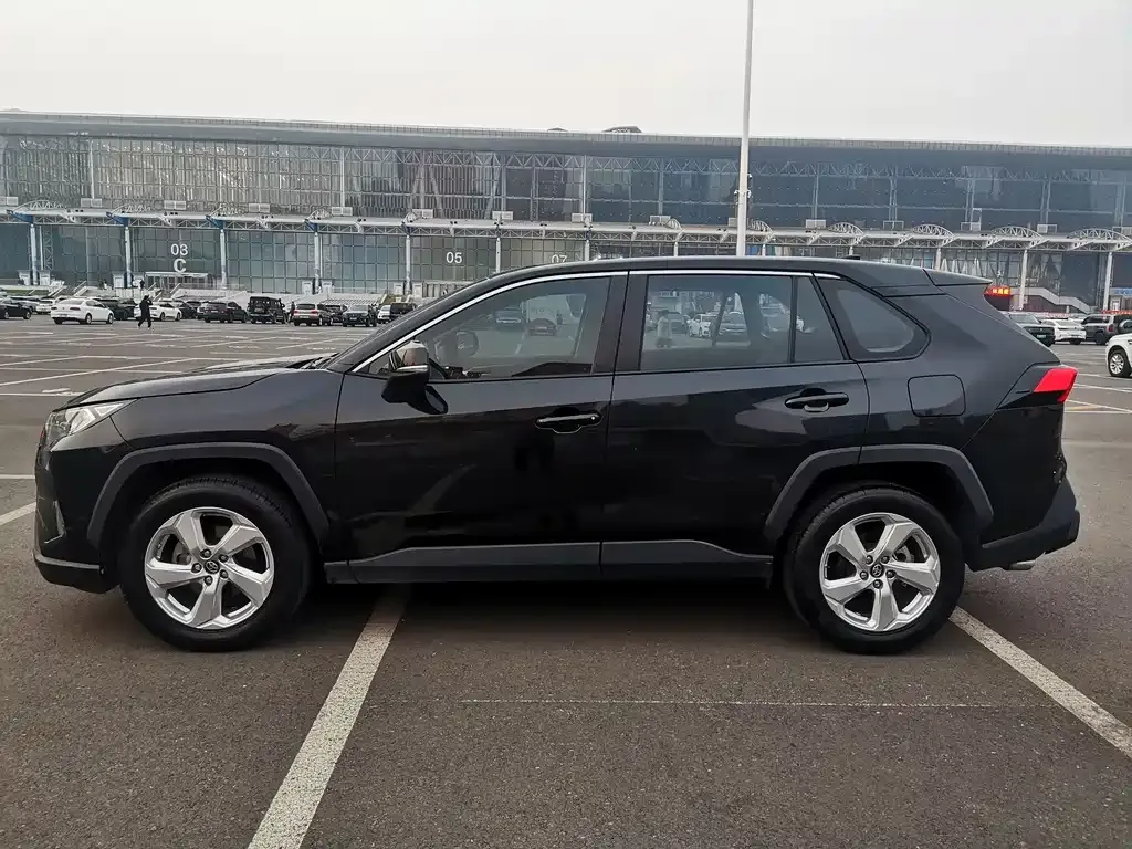 Toyota RAV4 2022 из CN, фото 5