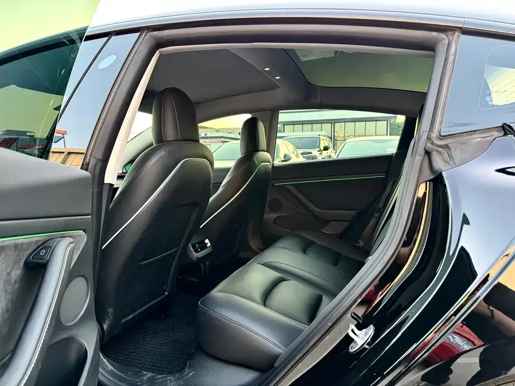 Tesla Model 3 — фото 6