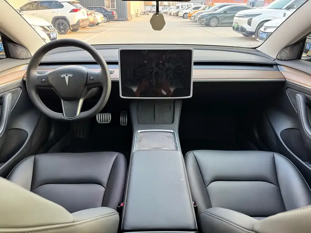 Tesla Model 3 — фото 7