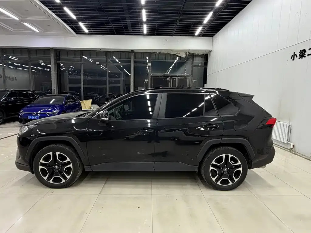 Toyota RAV4 2021 из CN, фото 2