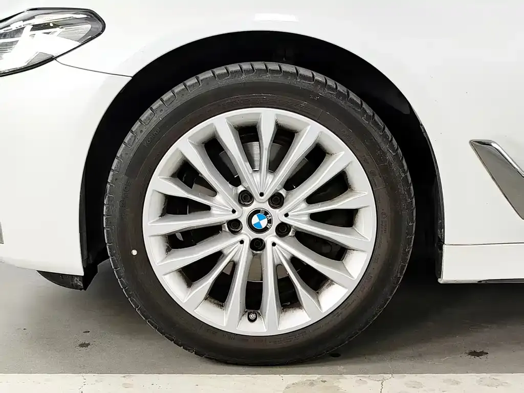 BMW 5 Series — фото 4