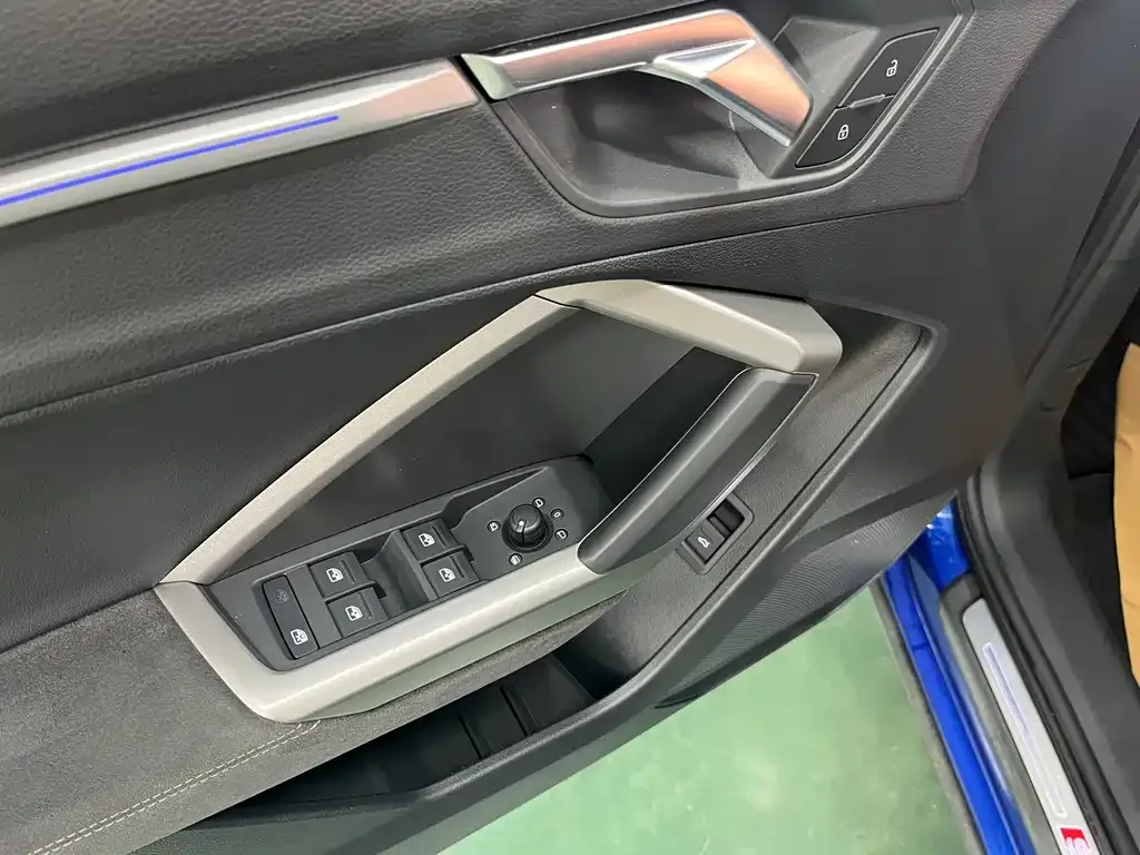 Audi Q3 2021 из CN, фото 7