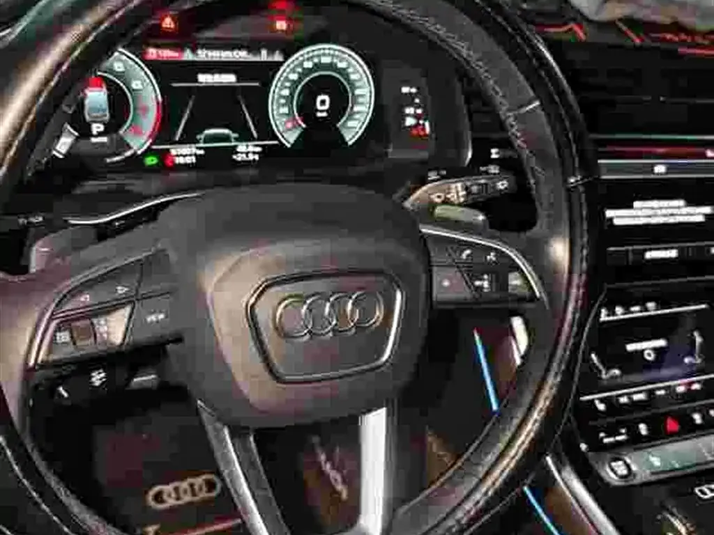 Audi Q7 2021 из CN, фото 4
